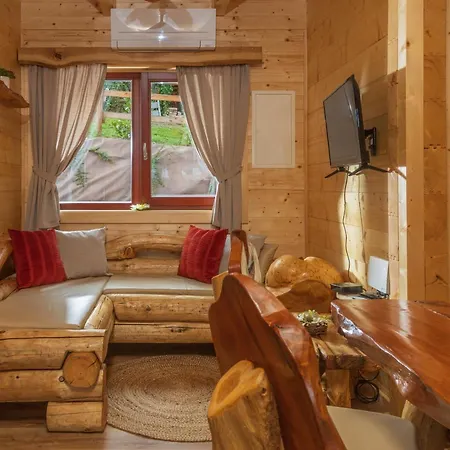 - Koca Ob Jezeru Nazarje