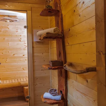 - Koca Ob Jezeru Nazarje