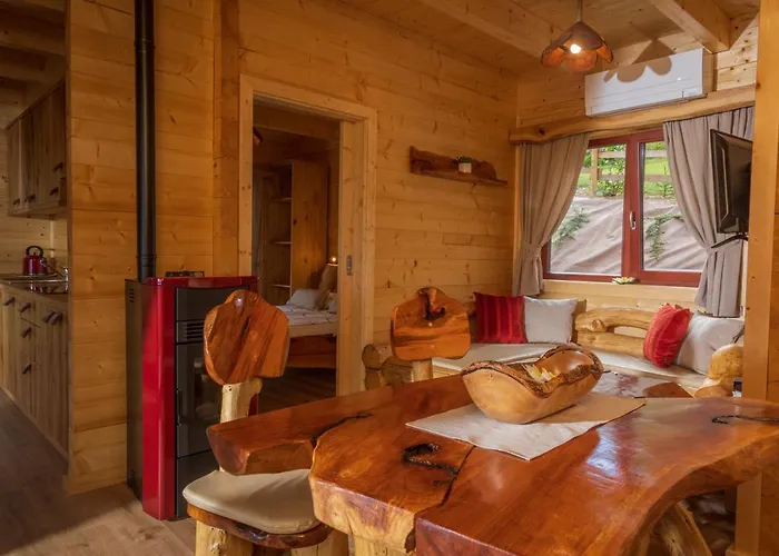 - Koca Ob Jezeru Nazarje