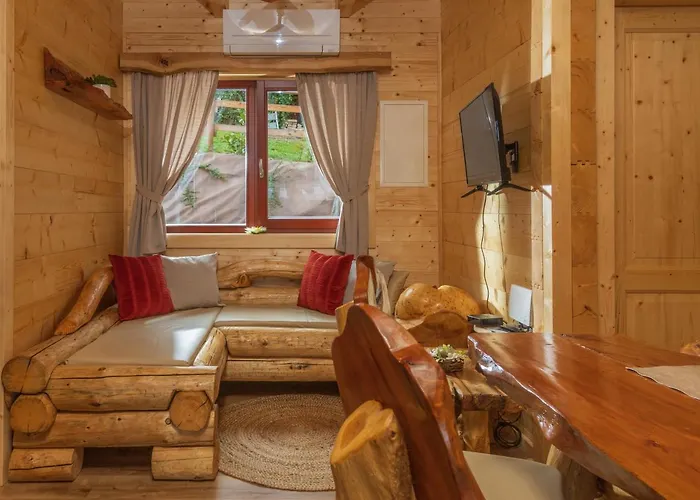 - Koca Ob Jezeru Nazarje