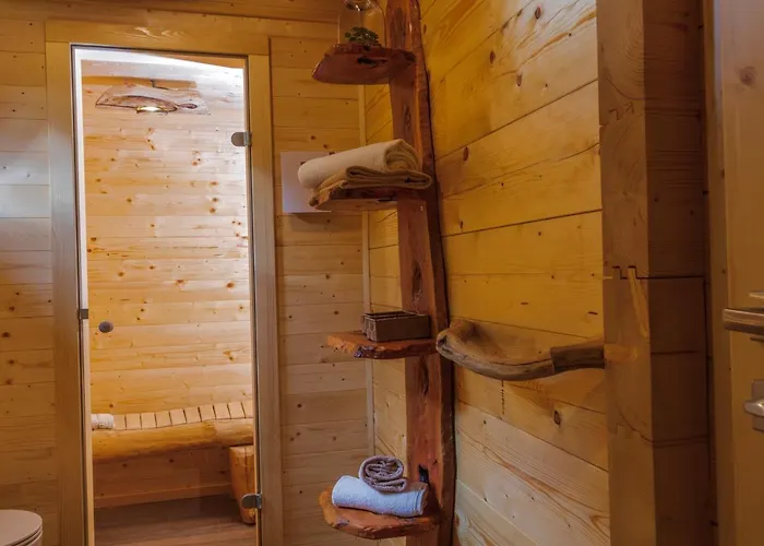 - Koca Ob Jezeru Nazarje